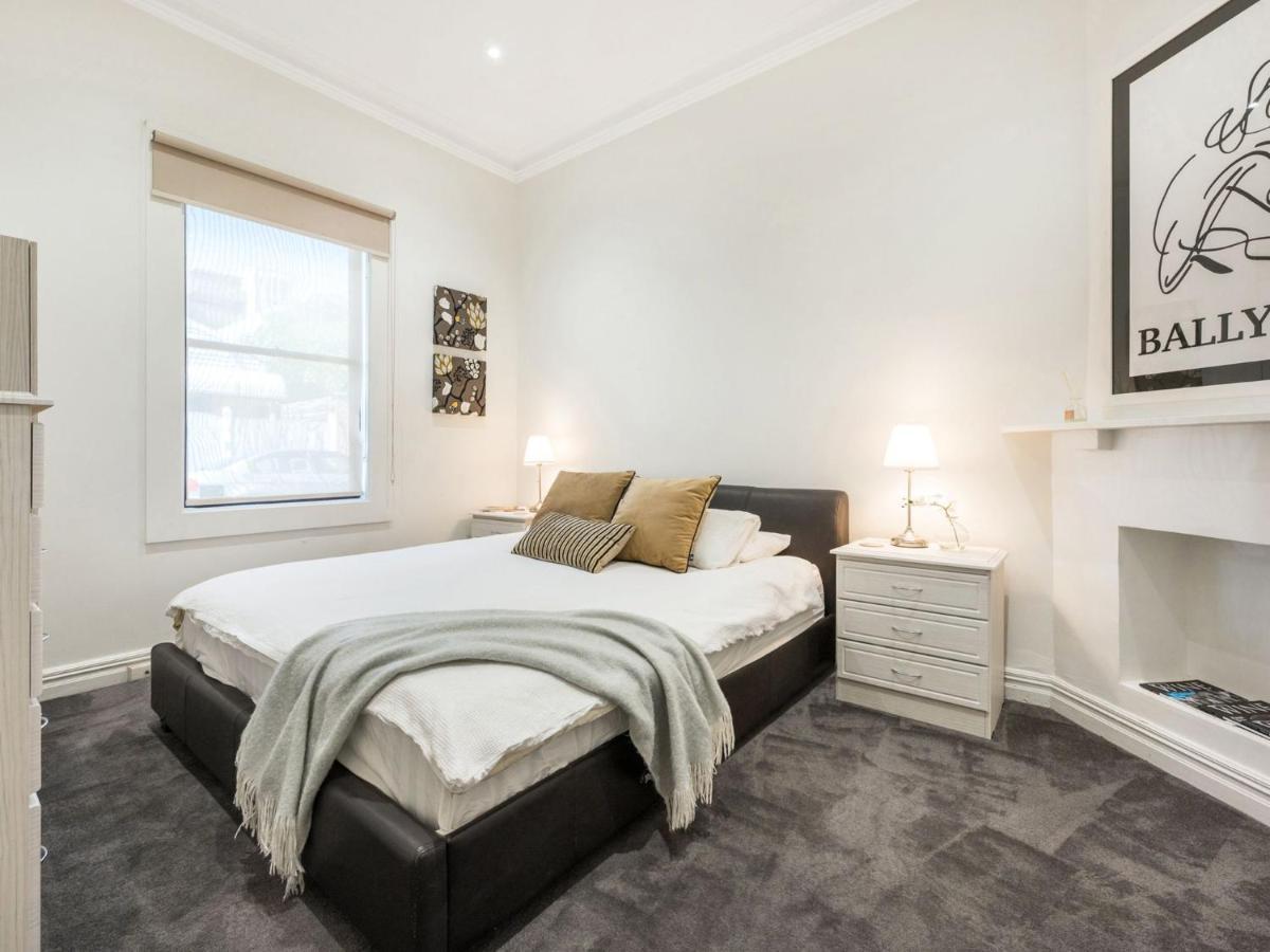 Walk To The Mcg & Aami Park - Free Late Checkout - Great Location & Backyard Villa Melbourne Exterior photo