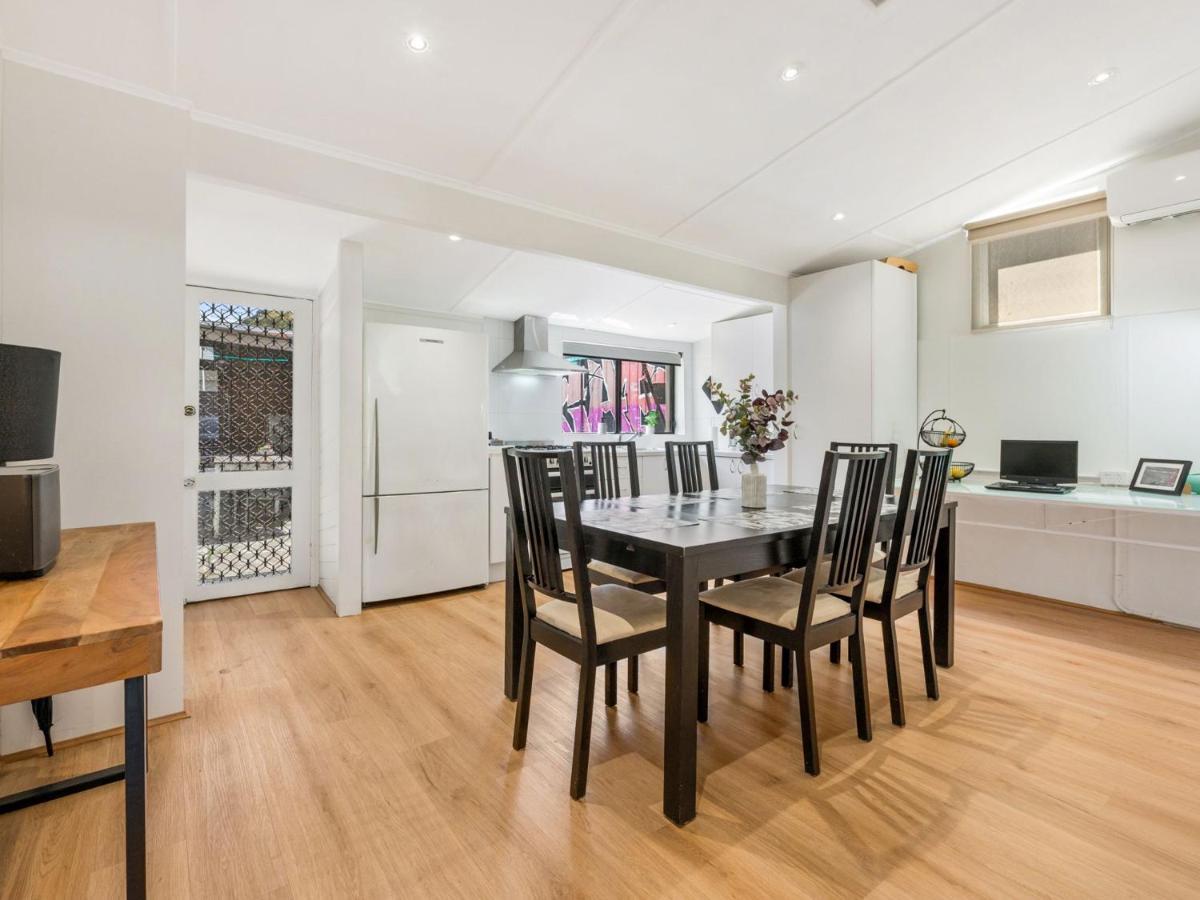 Walk To The Mcg & Aami Park - Free Late Checkout - Great Location & Backyard Villa Melbourne Exterior photo